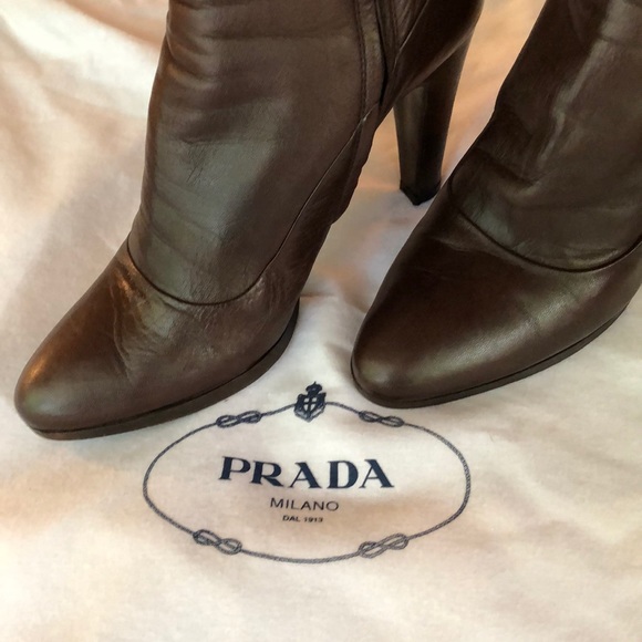 Prada knee-high brown Italian leather boots. - Picture 3 of 6